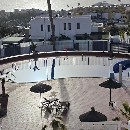 Views, International Channels, A-c, Pool, Bar