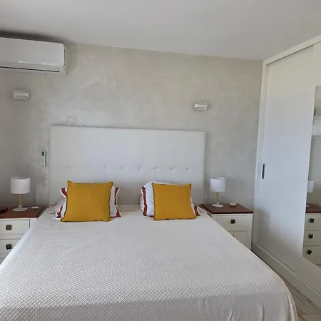 Views, International Channels, A-c, Pool, Bar Apartment