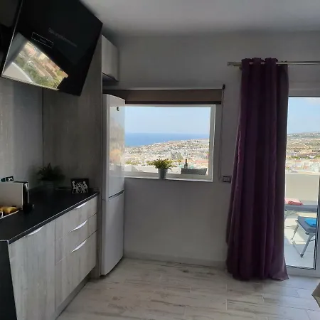 Views, International Channels, A-c, Pool, Bar Appartement